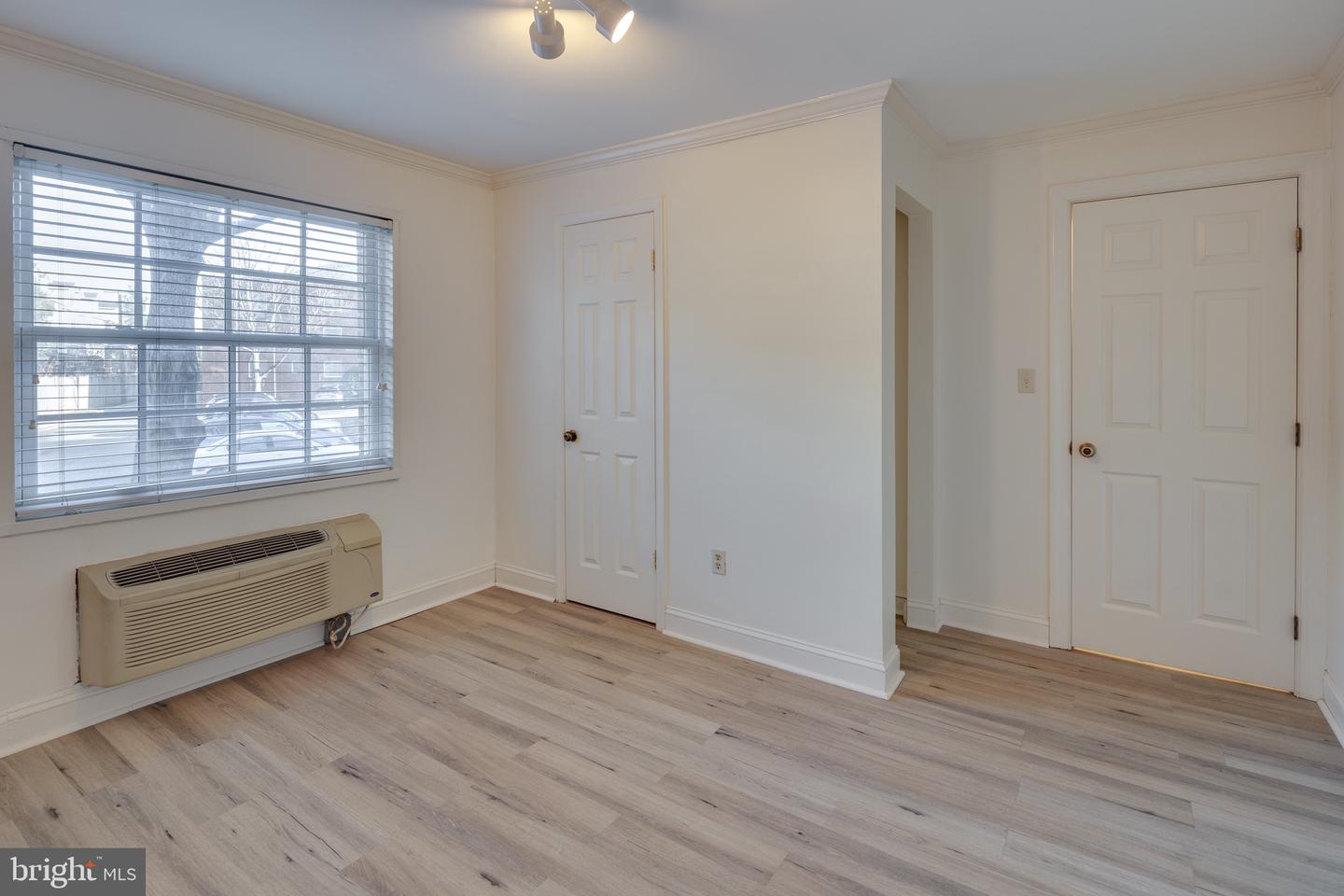 1630 W Abingdon DRIVE Unit: 101
