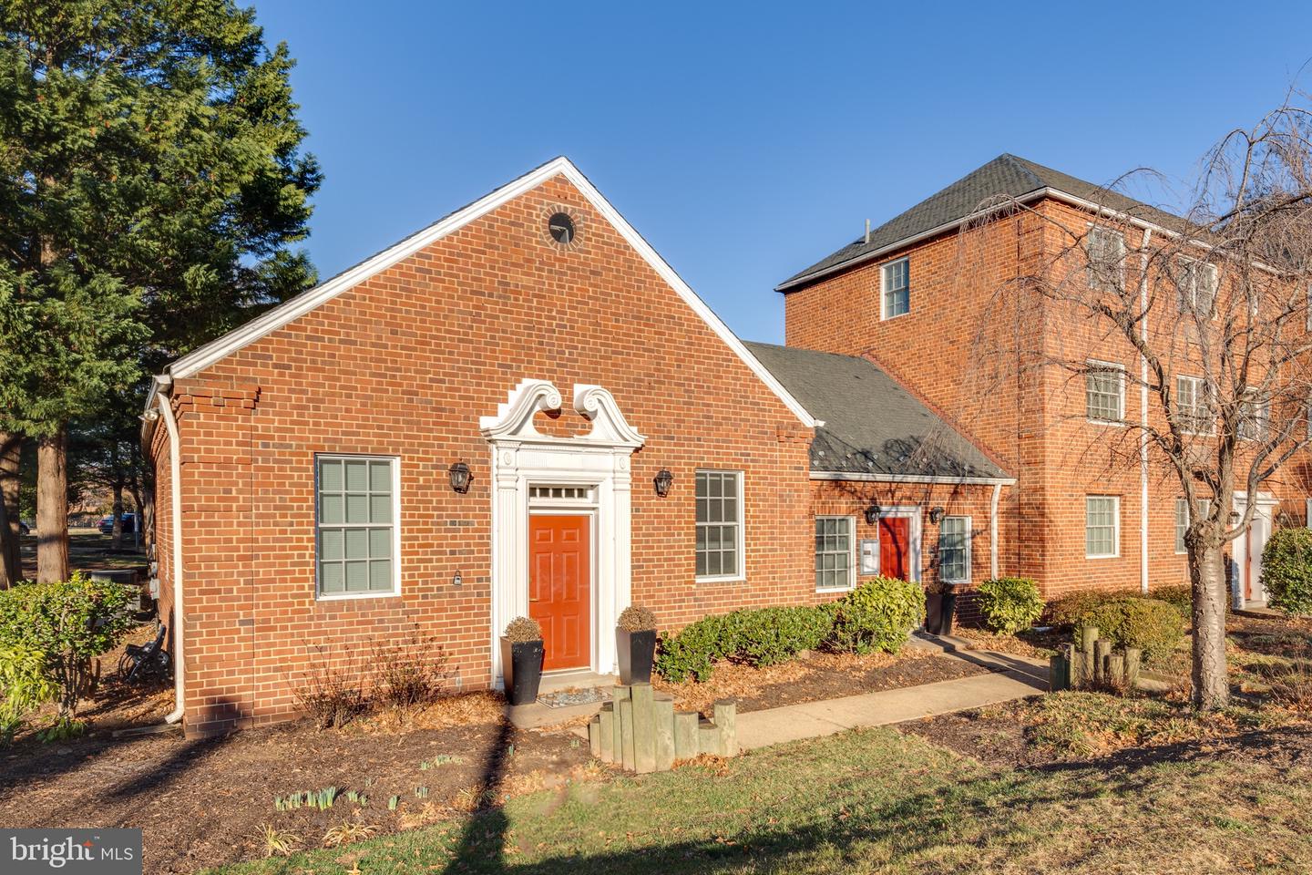 1630 W Abingdon DRIVE Unit: 101