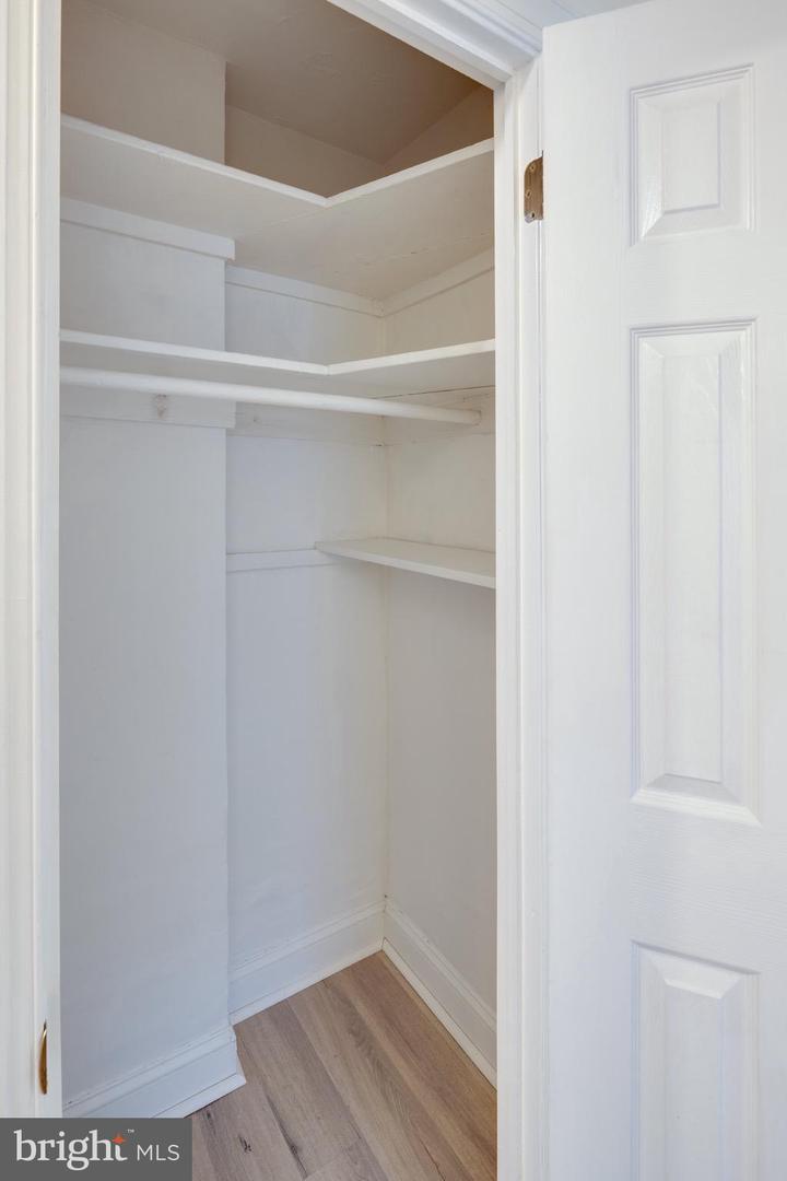 1630 W Abingdon DRIVE Unit: 101