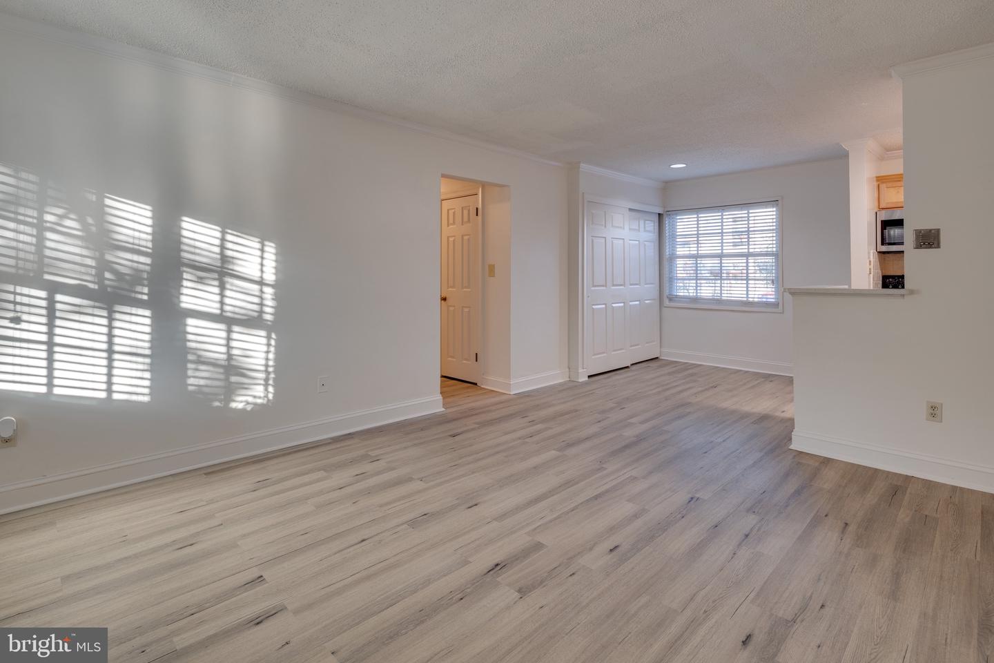 1630 W Abingdon DRIVE Unit: 101