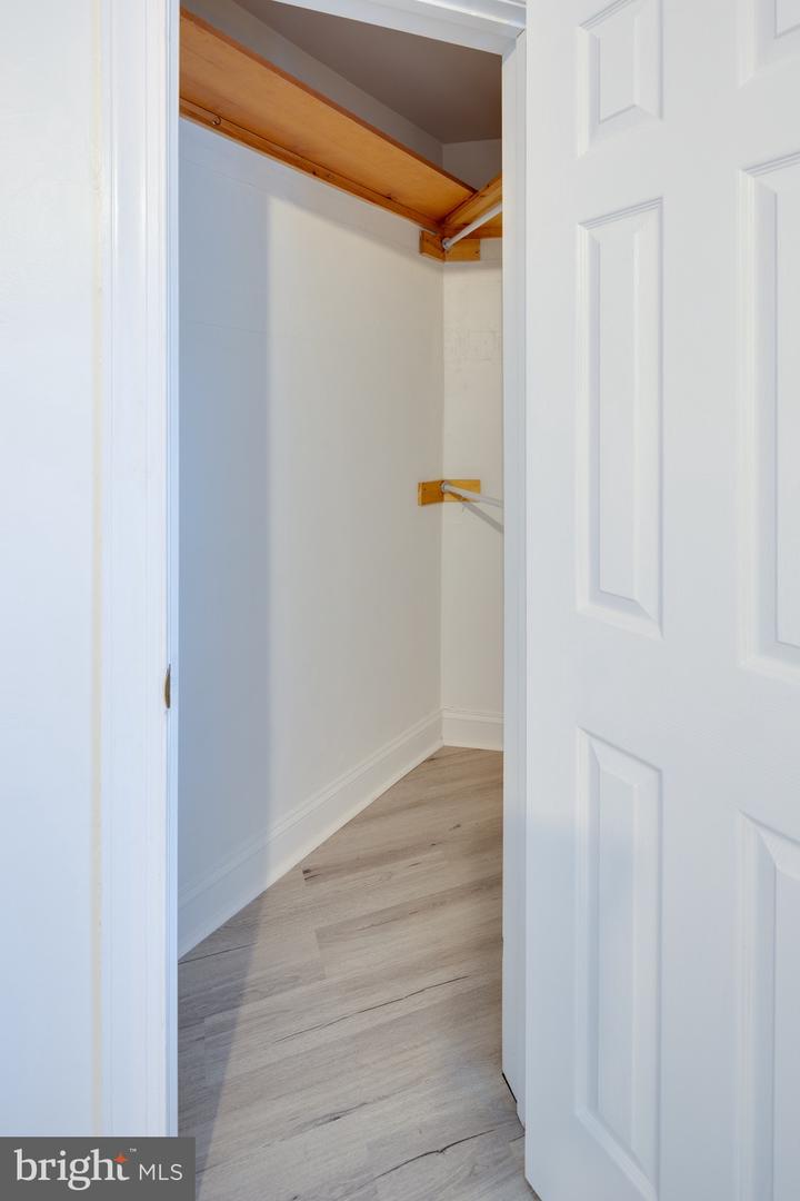 1630 W Abingdon DRIVE Unit: 101