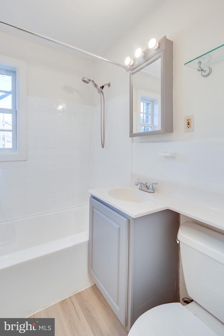 1630 W Abingdon DRIVE Unit: 101