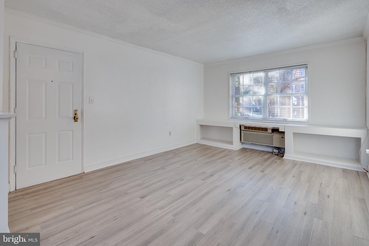 1630 W Abingdon DRIVE Unit: 101