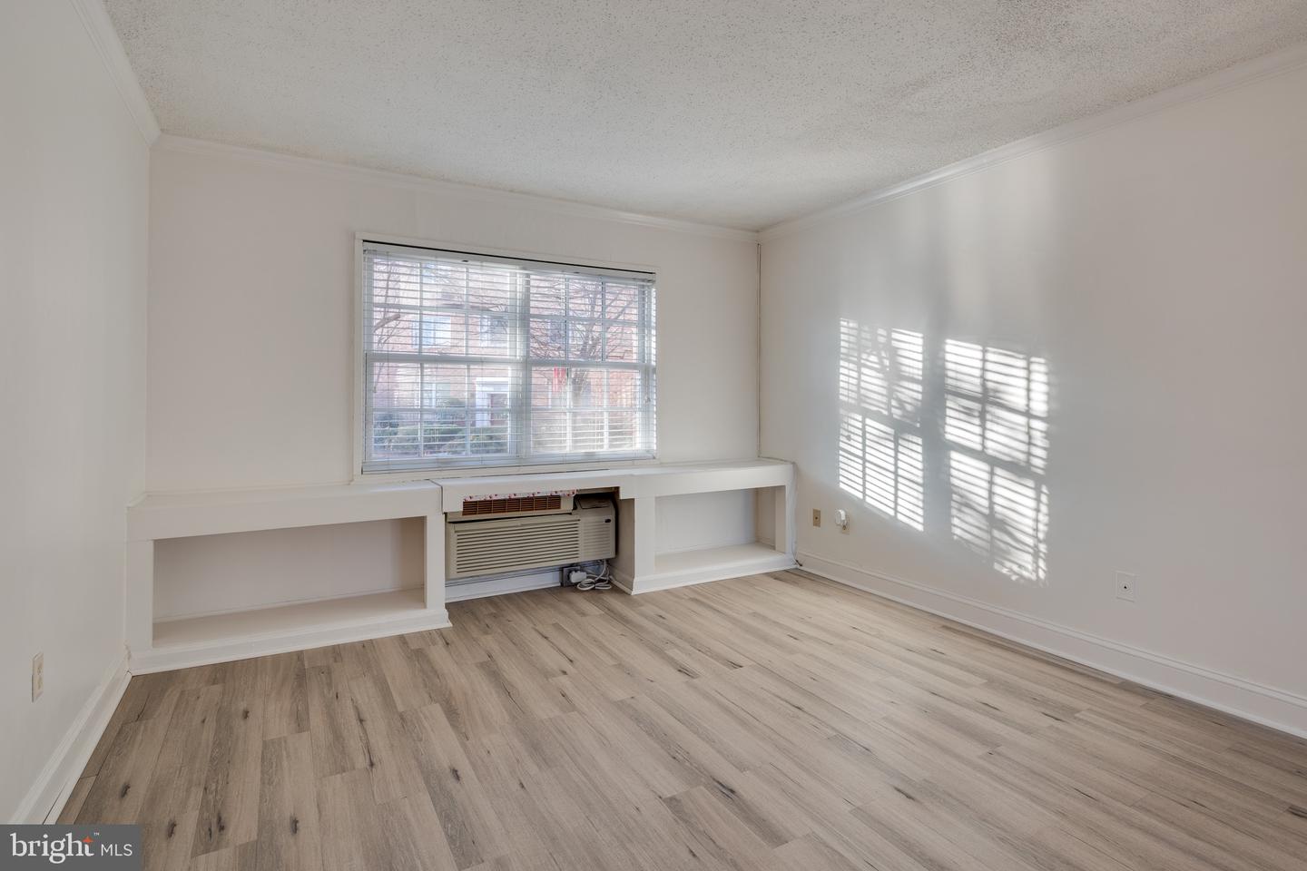 1630 W Abingdon DRIVE Unit: 101