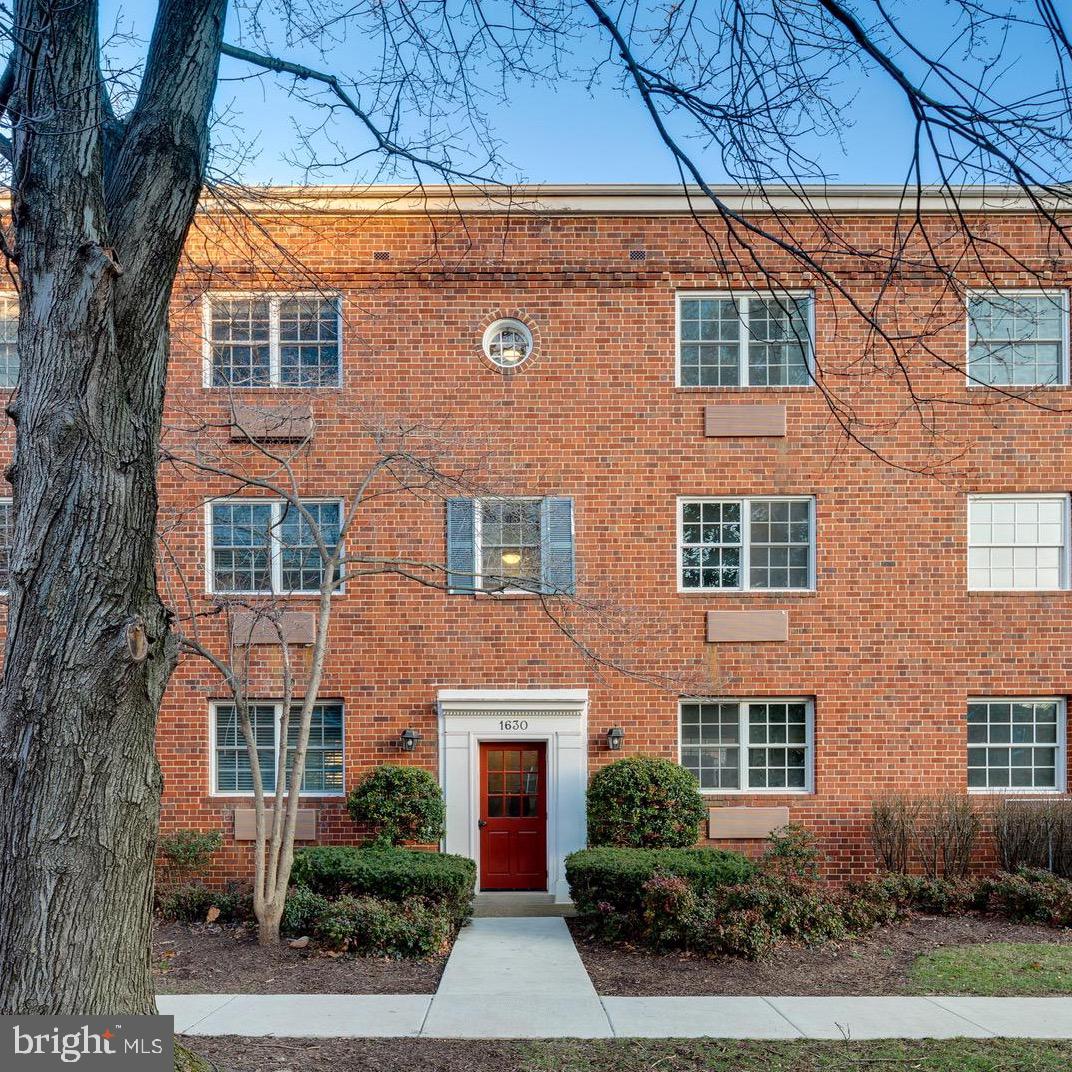 1630 W Abingdon DRIVE Unit: 101