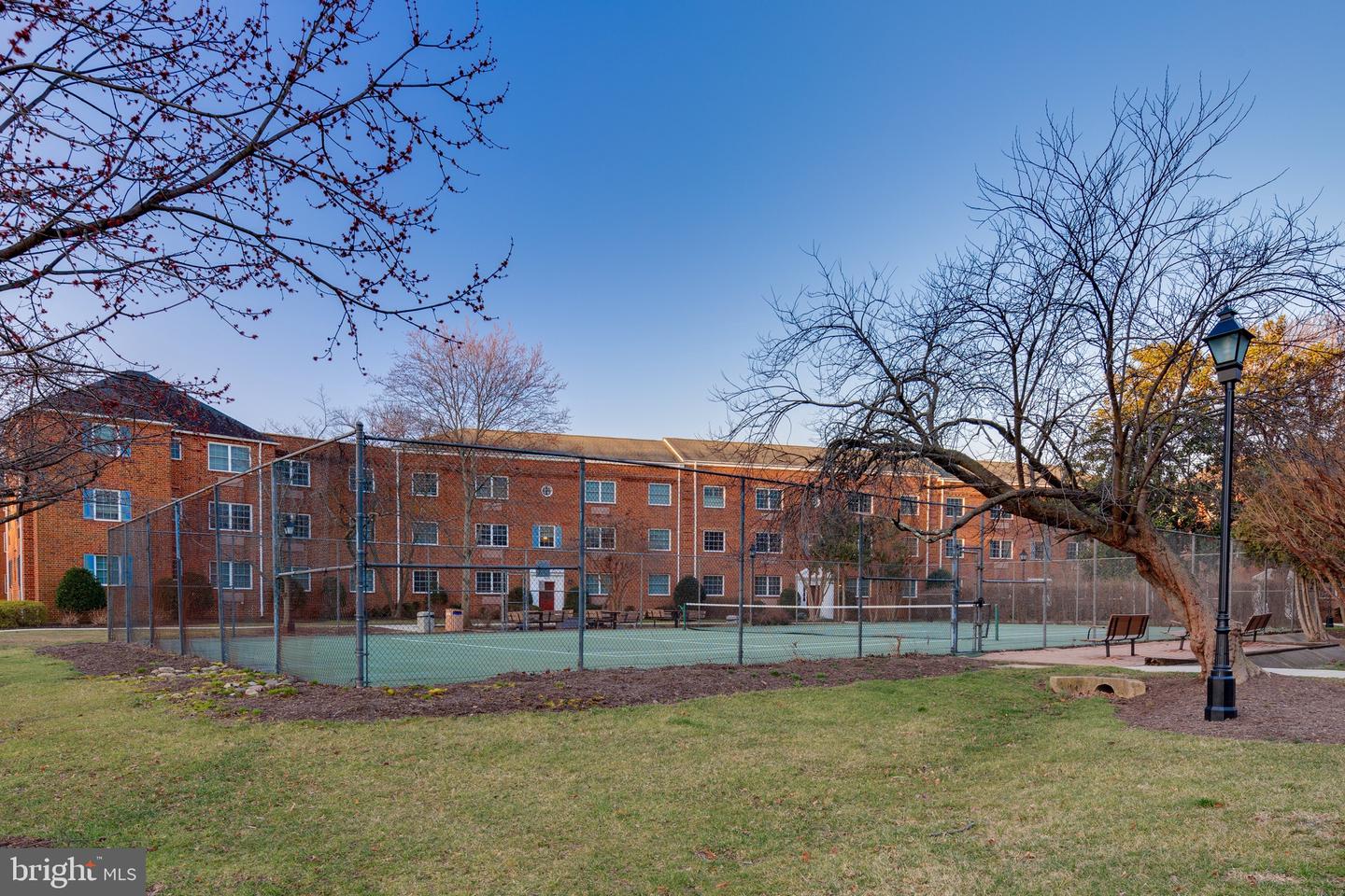 1630 W Abingdon DRIVE Unit: 101