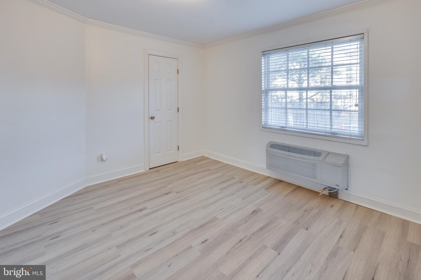 1630 W Abingdon DRIVE Unit: 101
