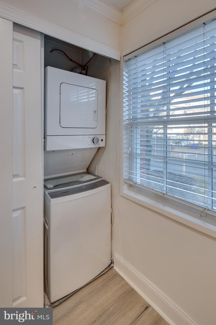 1630 W Abingdon DRIVE Unit: 101