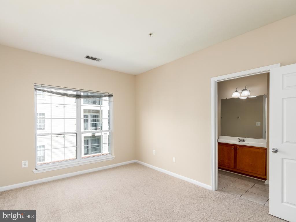 4862 Eisenhower AVENUE Unit: 359