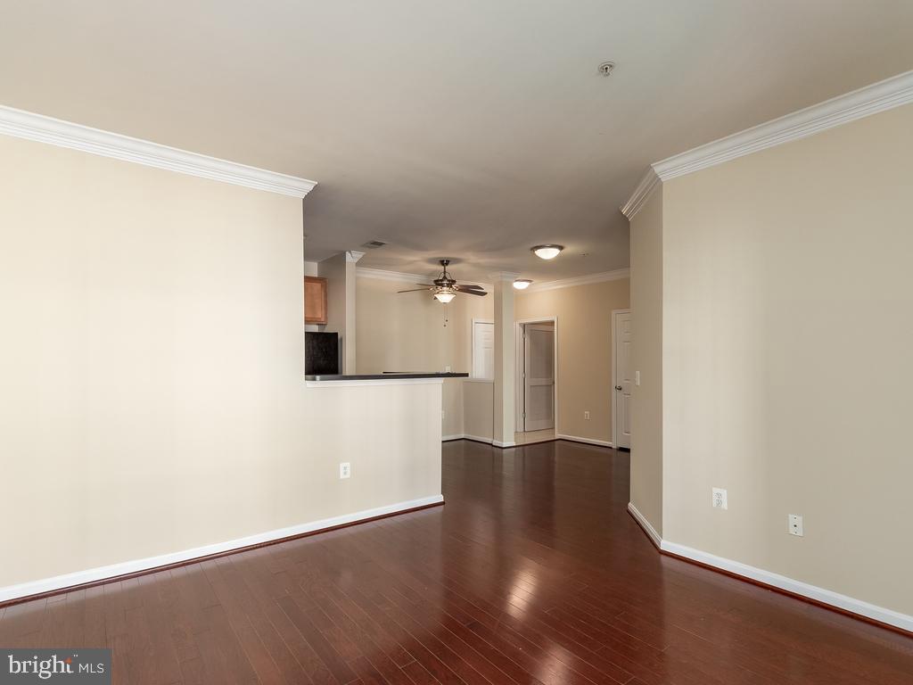 4862 Eisenhower AVENUE Unit: 359