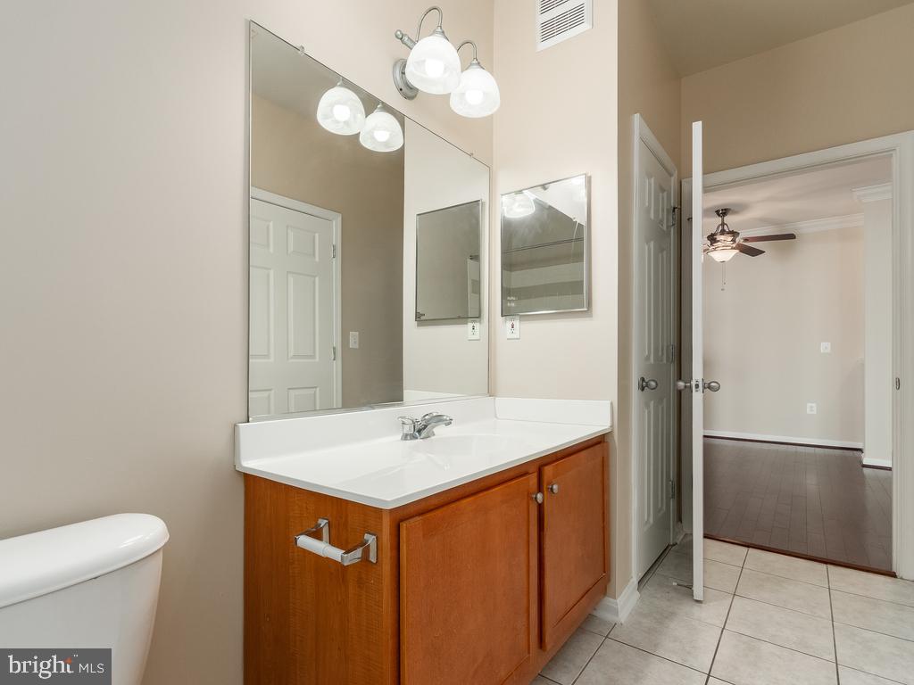 4862 Eisenhower AVENUE Unit: 359