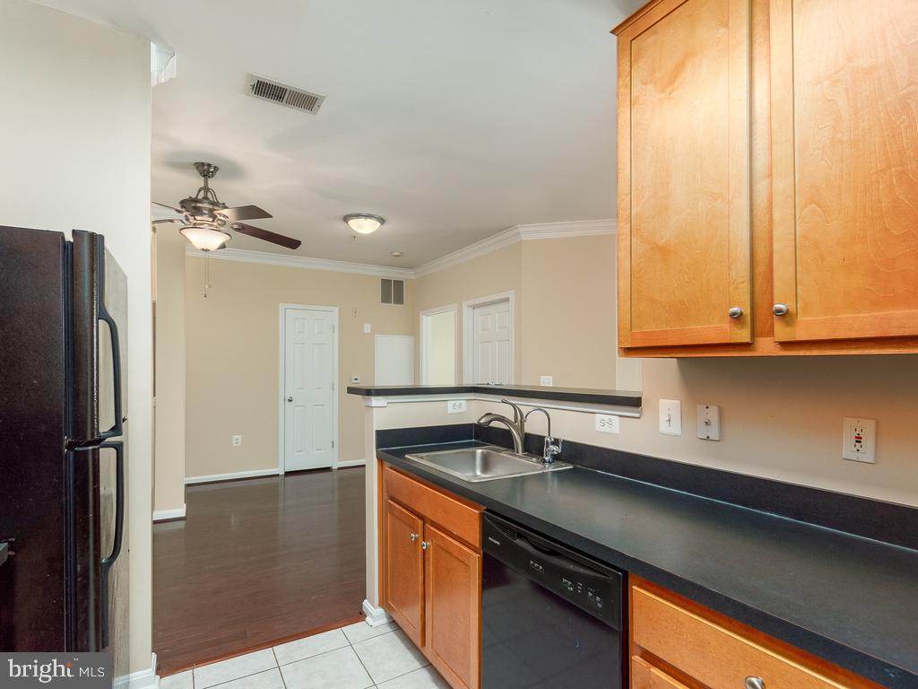 4862 Eisenhower AVENUE Unit: 359