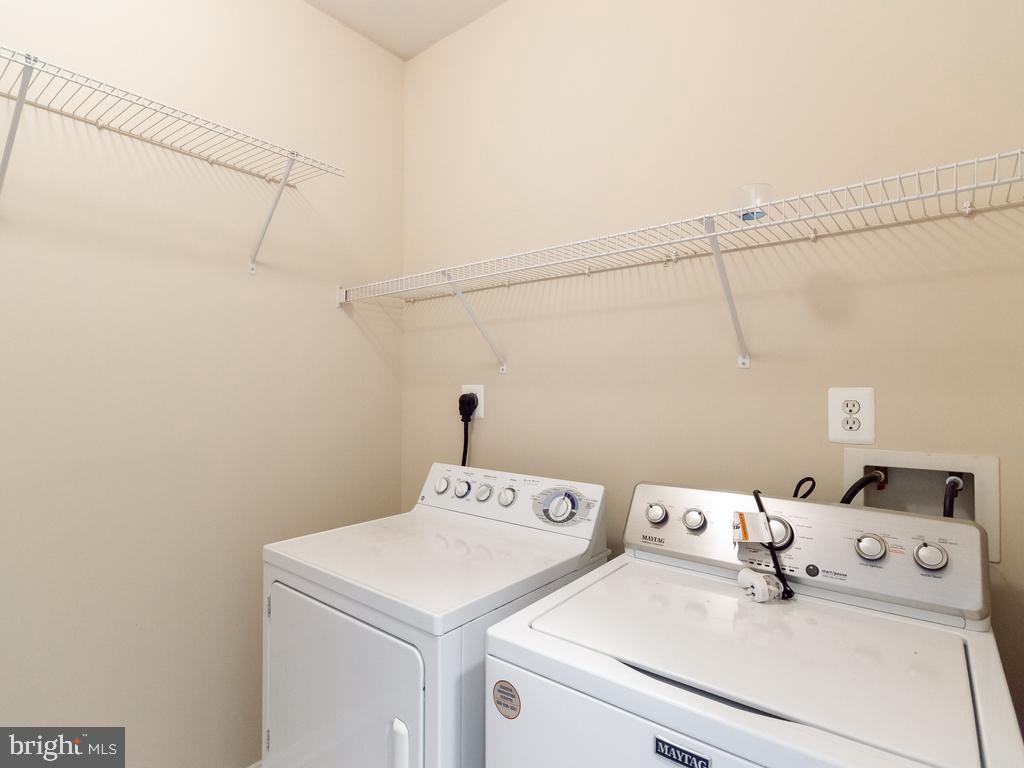 4862 Eisenhower AVENUE Unit: 359