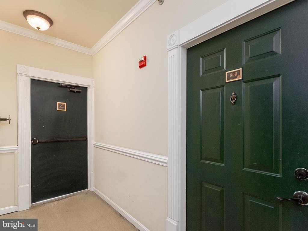 4862 Eisenhower AVENUE Unit: 359