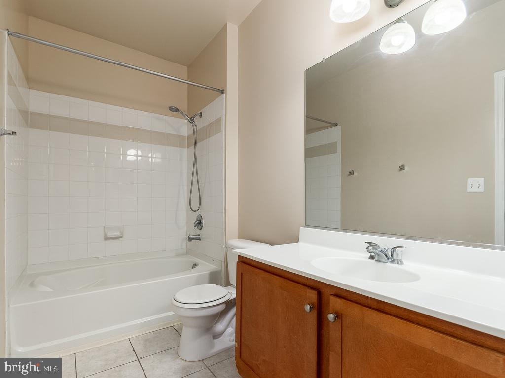 4862 Eisenhower AVENUE Unit: 359