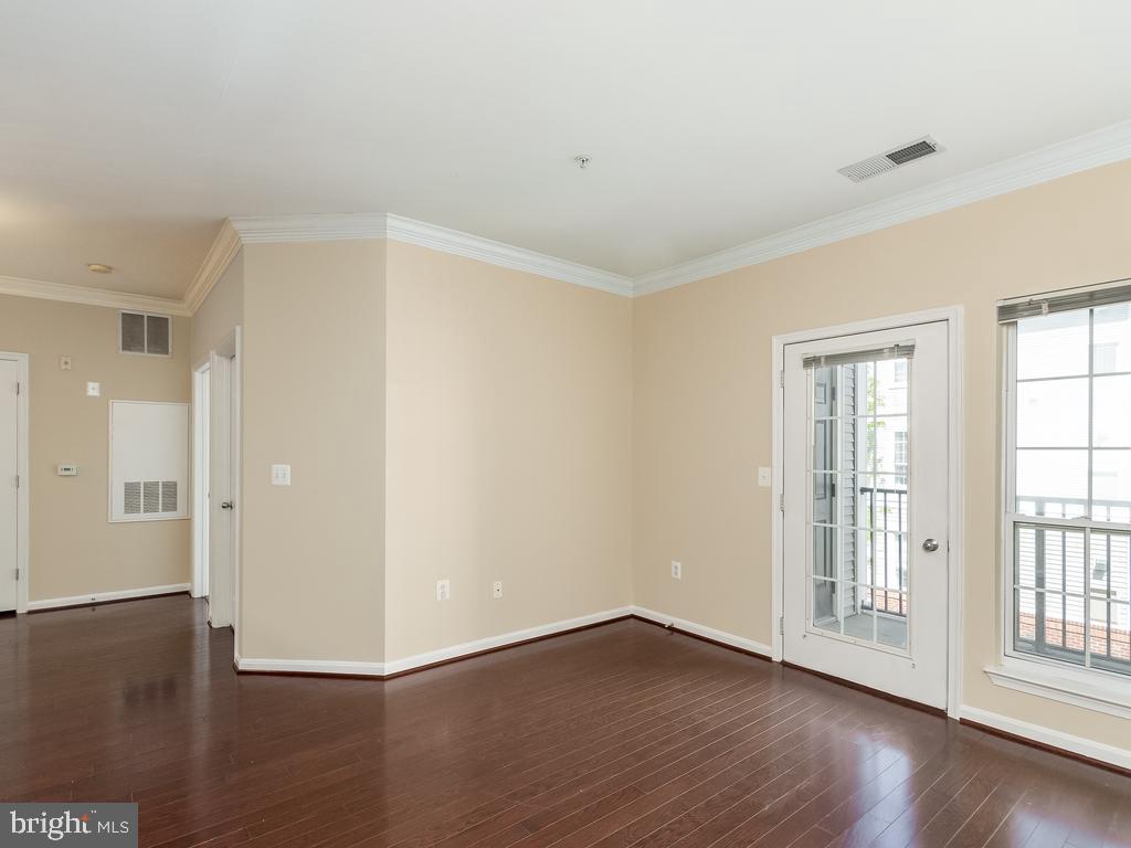 4862 Eisenhower AVENUE Unit: 359