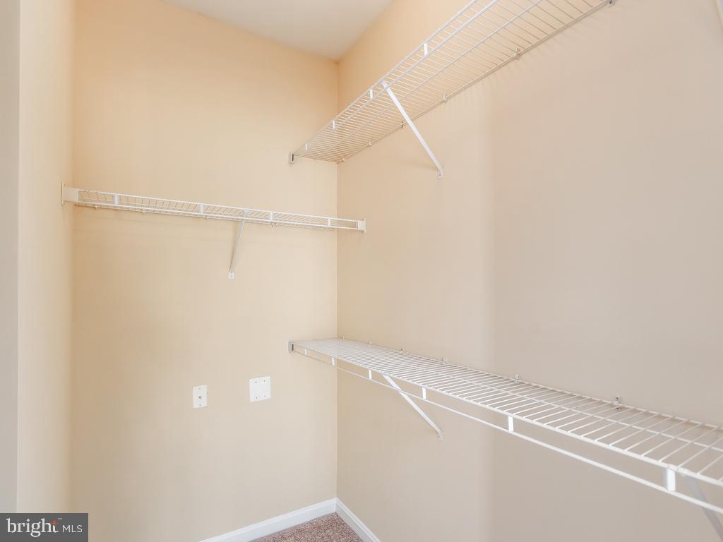 4862 Eisenhower AVENUE Unit: 359