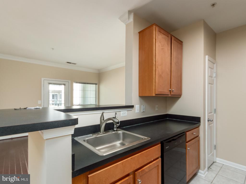 4862 Eisenhower AVENUE Unit: 359