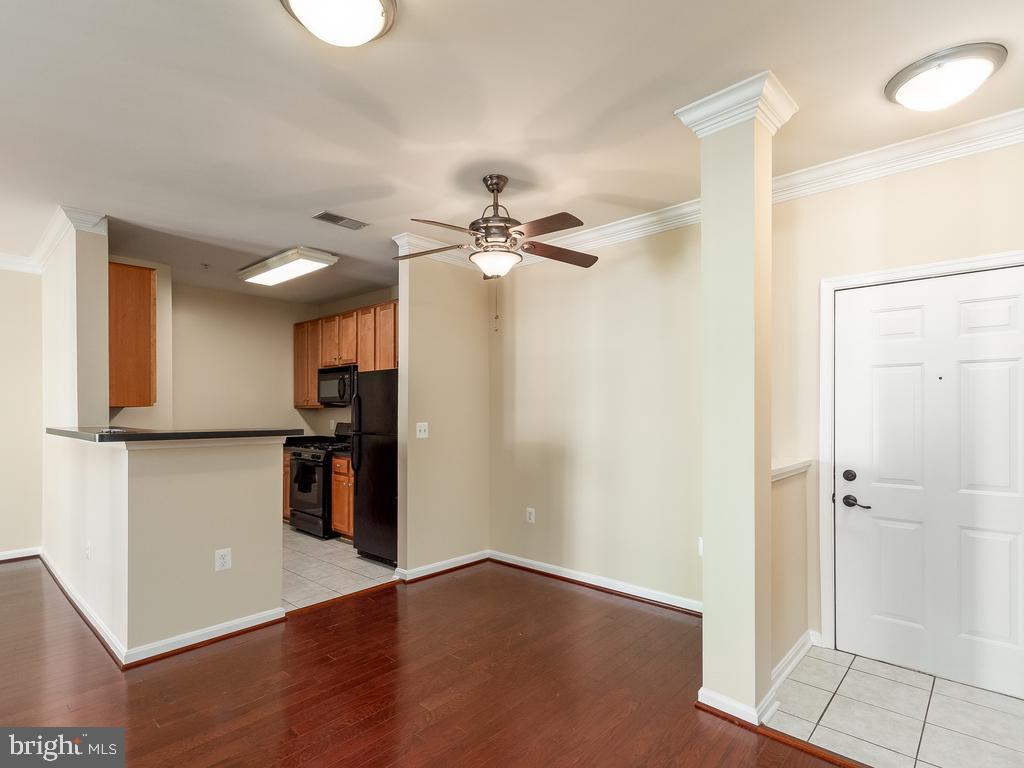 4862 Eisenhower AVENUE Unit: 359