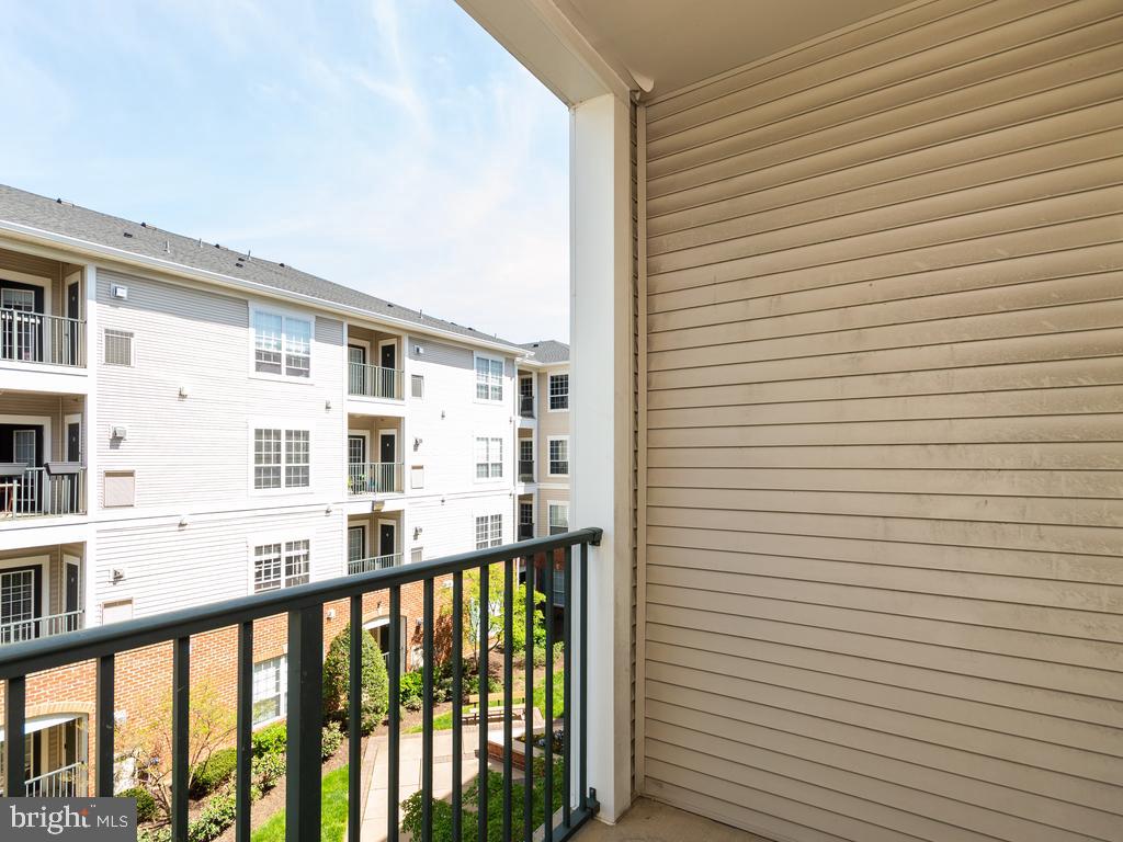 4862 Eisenhower AVENUE Unit: 359