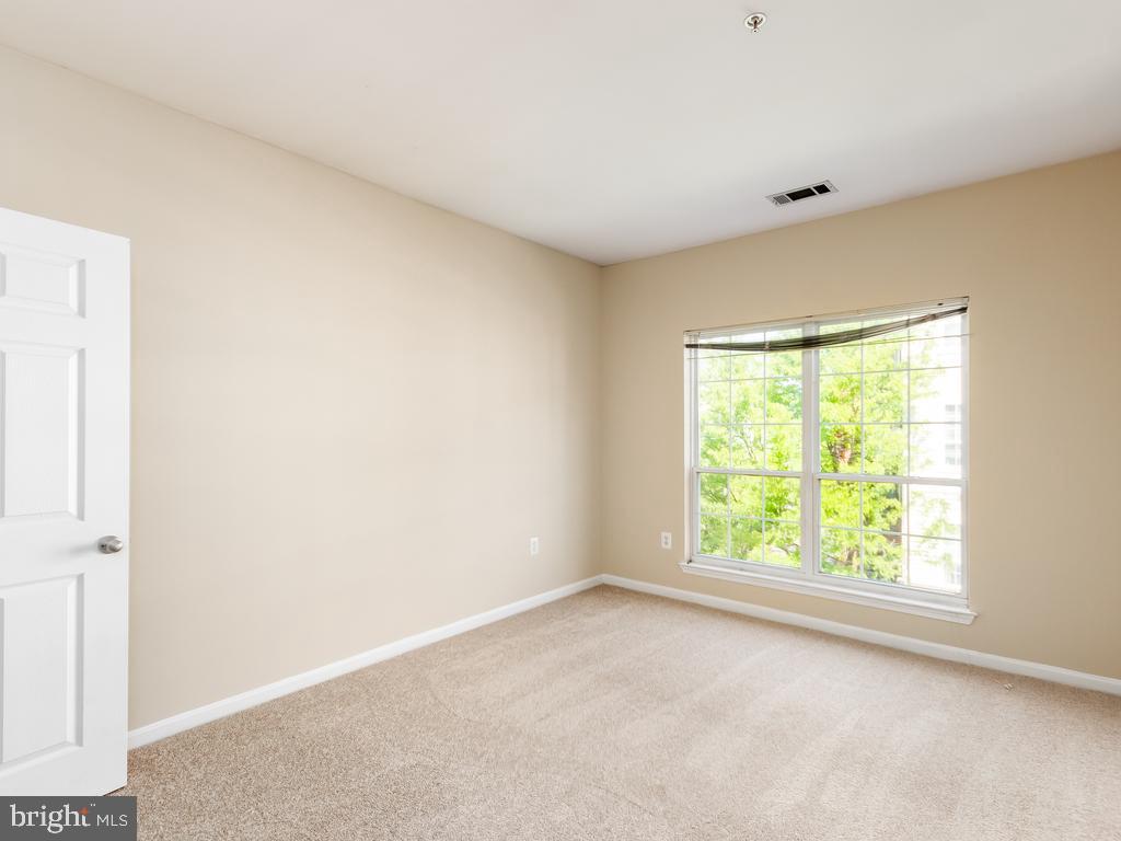 4862 Eisenhower AVENUE Unit: 359