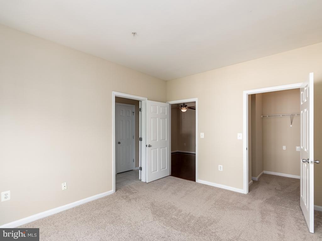 4862 Eisenhower AVENUE Unit: 359