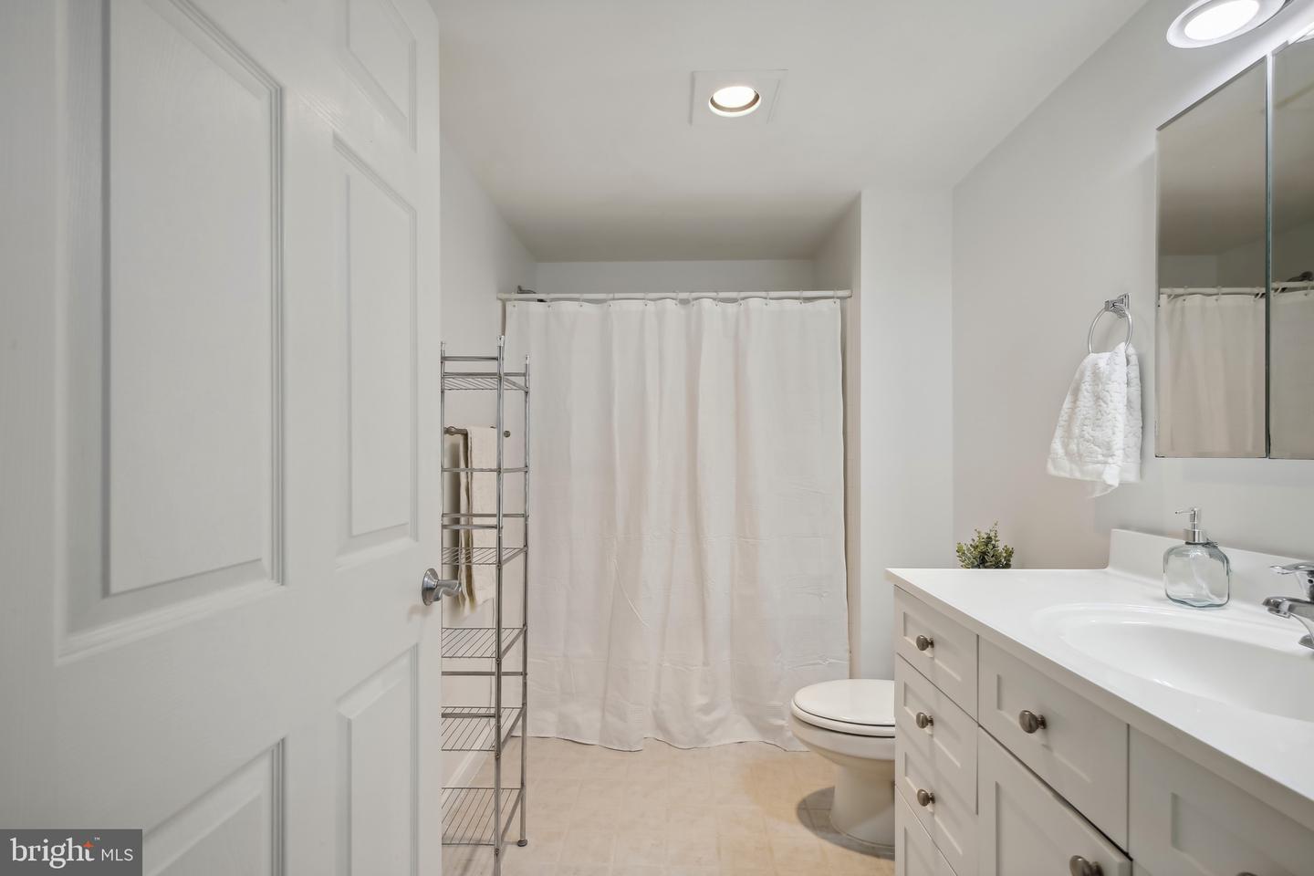 3101 N Hampton DRIVE Unit: 915