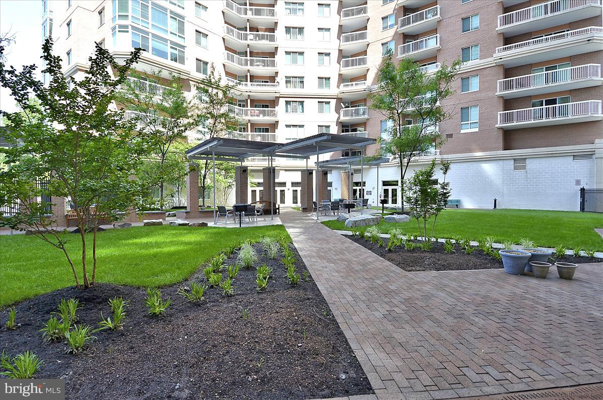 3101 N Hampton DRIVE Unit: 915