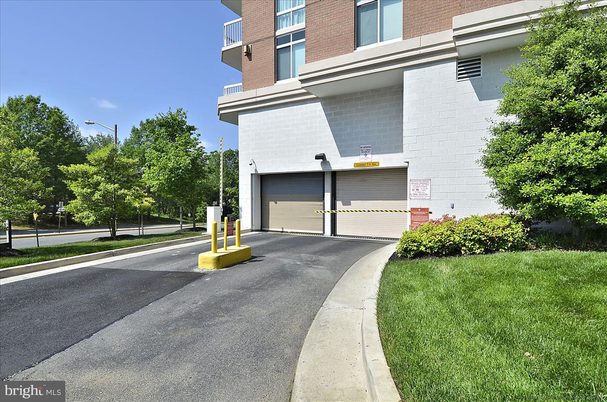 3101 N Hampton DRIVE Unit: 915