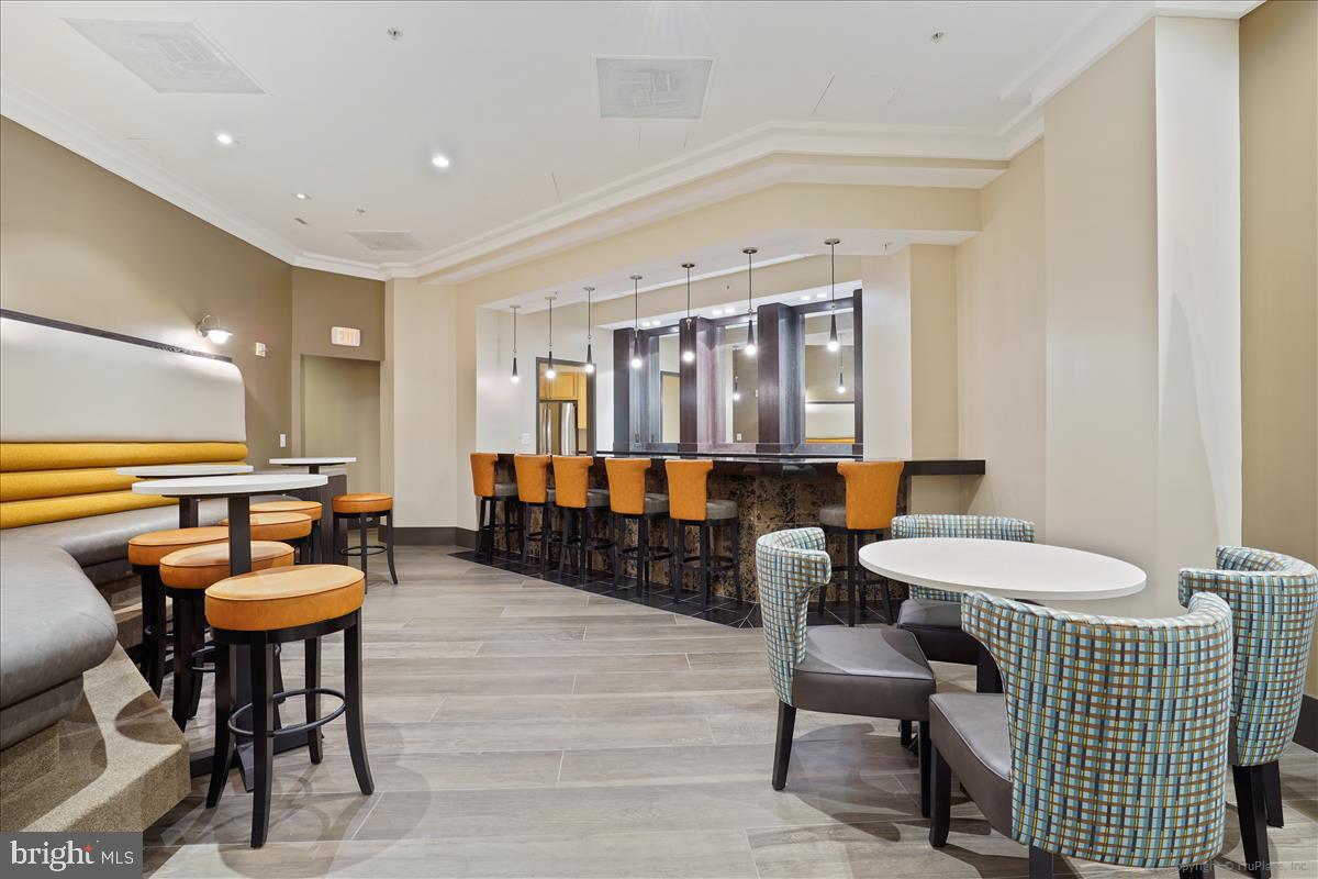 3101 N Hampton DRIVE Unit: 915