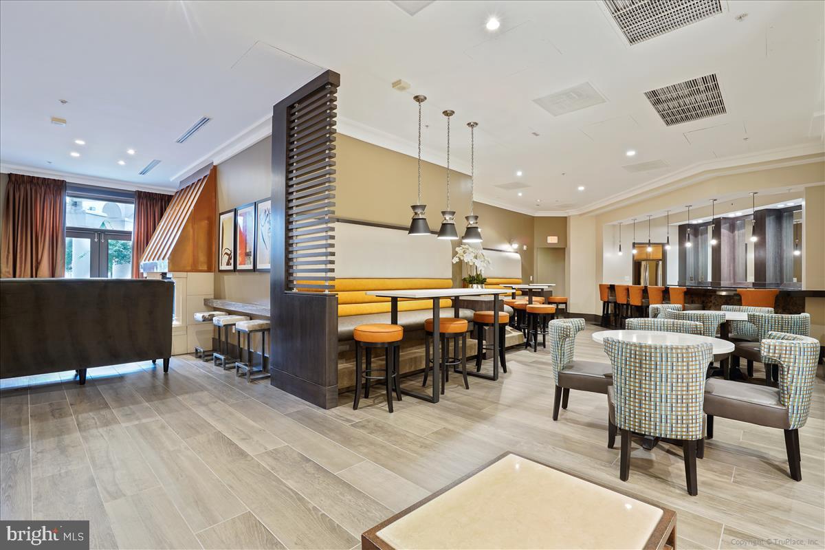3101 N Hampton DRIVE Unit: 915