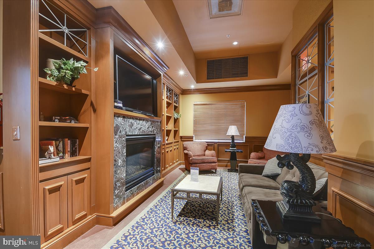 3101 N Hampton DRIVE Unit: 915