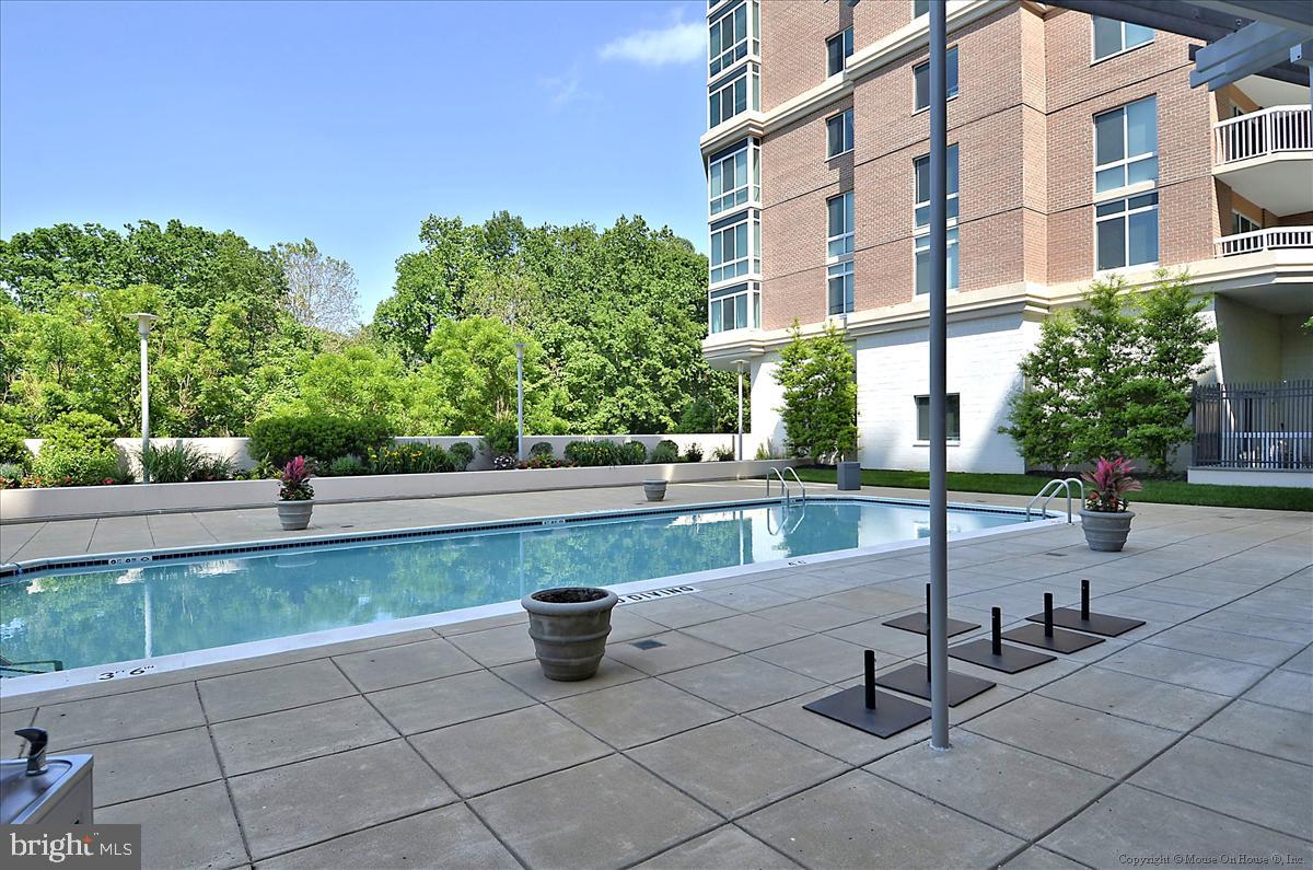 3101 N Hampton DRIVE Unit: 915