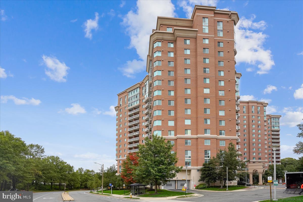 3101 N Hampton DRIVE Unit: 915