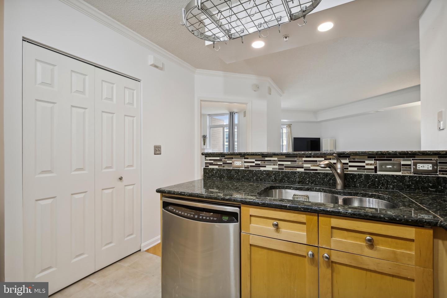 3101 N Hampton DRIVE Unit: 915