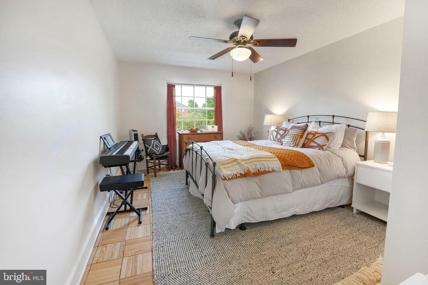 1624 W Abingdon DRIVE Unit: 201