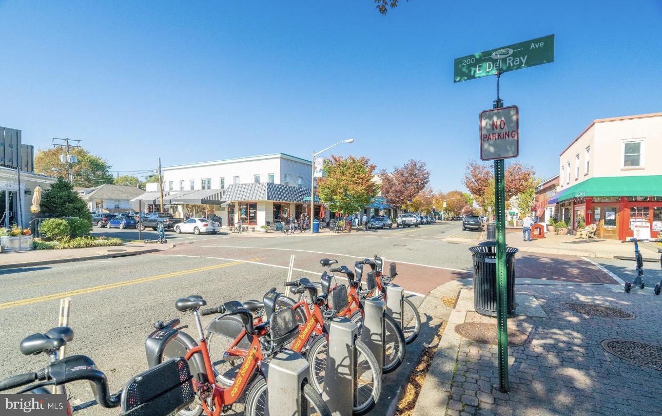1624 W Abingdon DRIVE Unit: 201