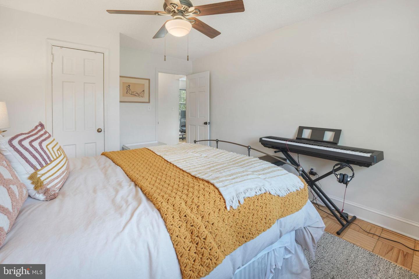 1624 W Abingdon DRIVE Unit: 201