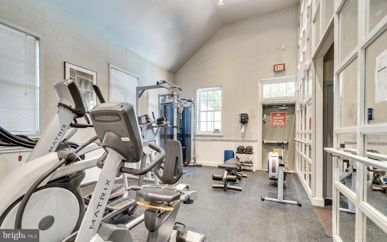 1624 W Abingdon DRIVE Unit: 201