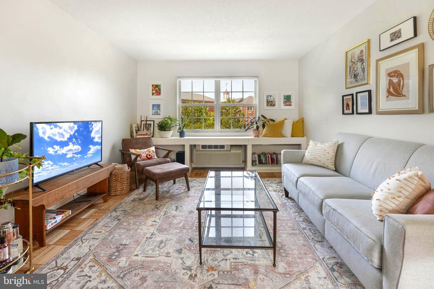 1624 W Abingdon DRIVE Unit: 201