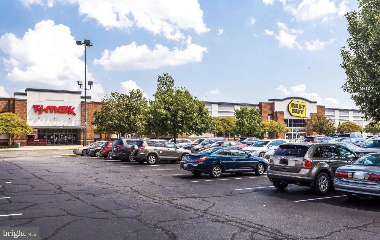 1624 W Abingdon DRIVE Unit: 201