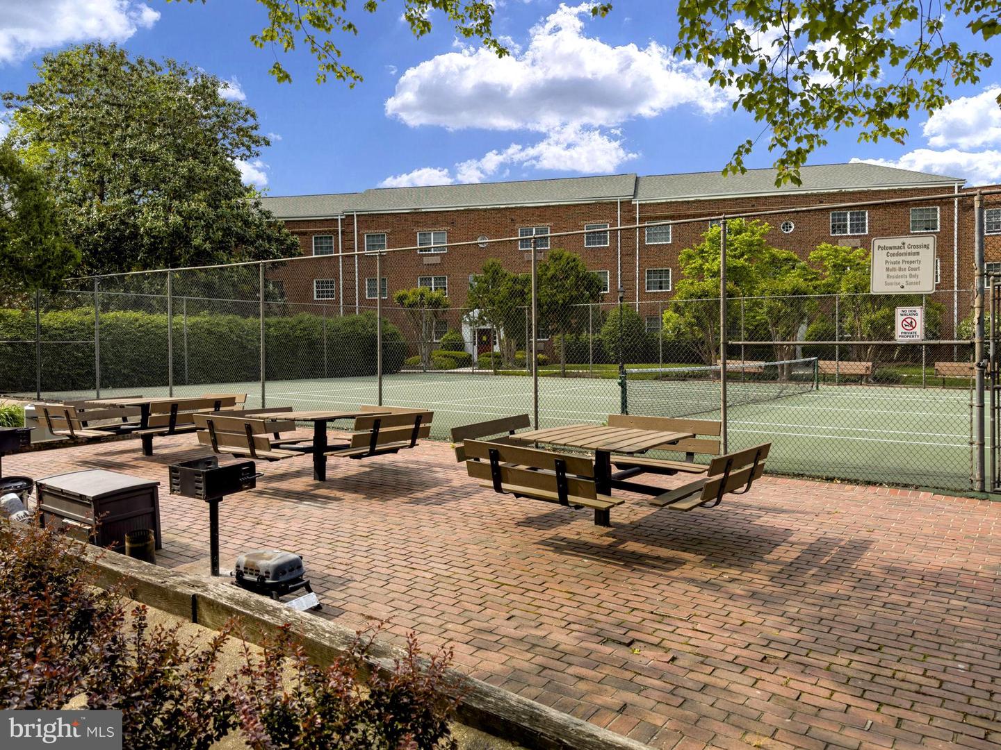 1624 W Abingdon DRIVE Unit: 201