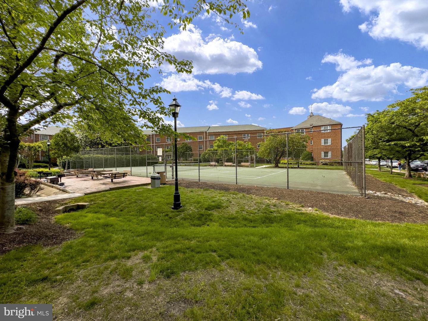 1624 W Abingdon DRIVE Unit: 201