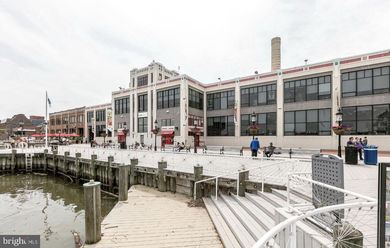 1624 W Abingdon DRIVE Unit: 201