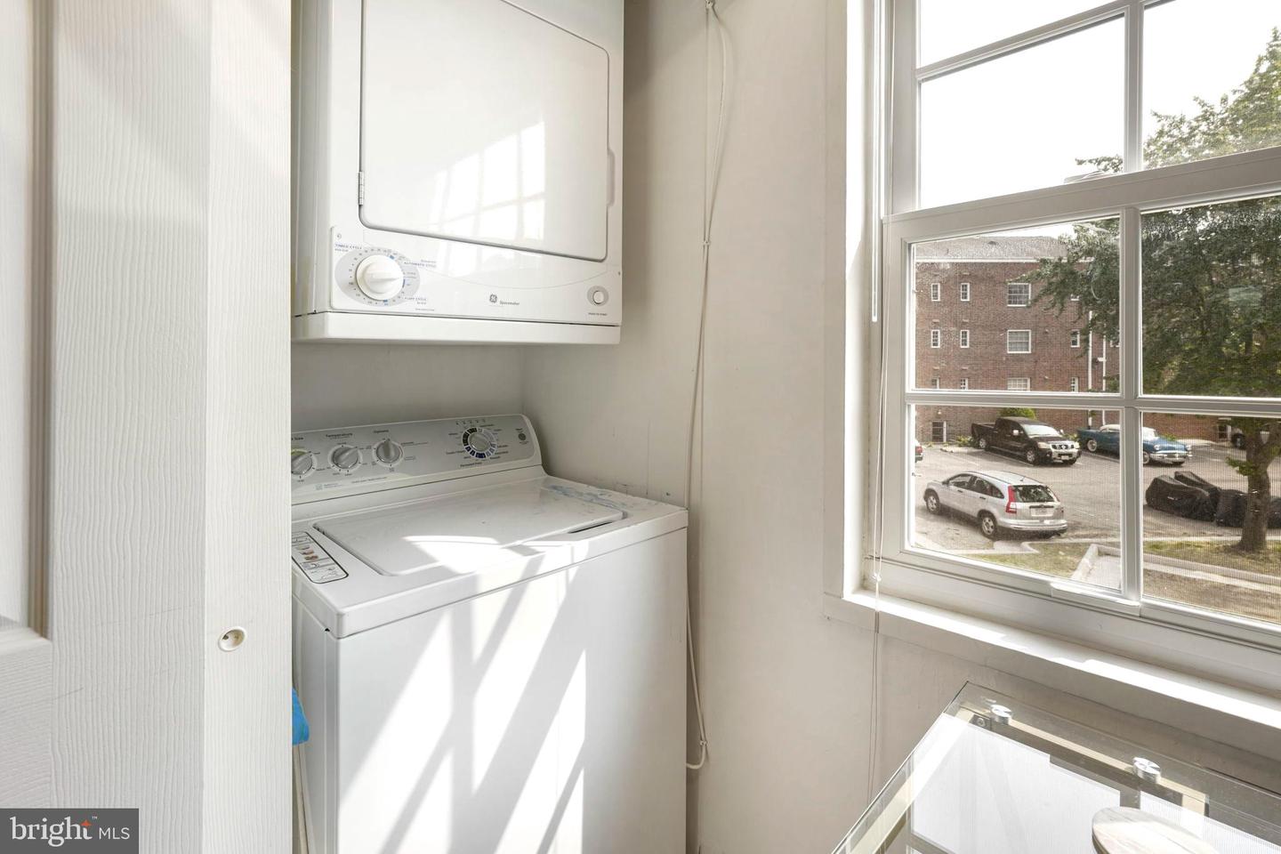 1624 W Abingdon DRIVE Unit: 201