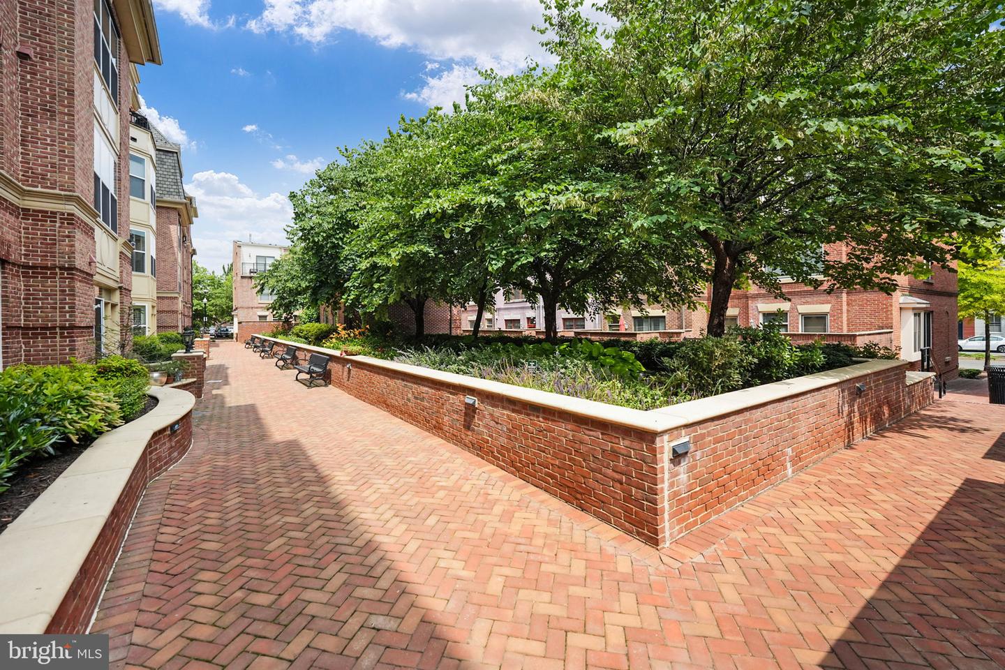 320 S West STREET Unit: 304