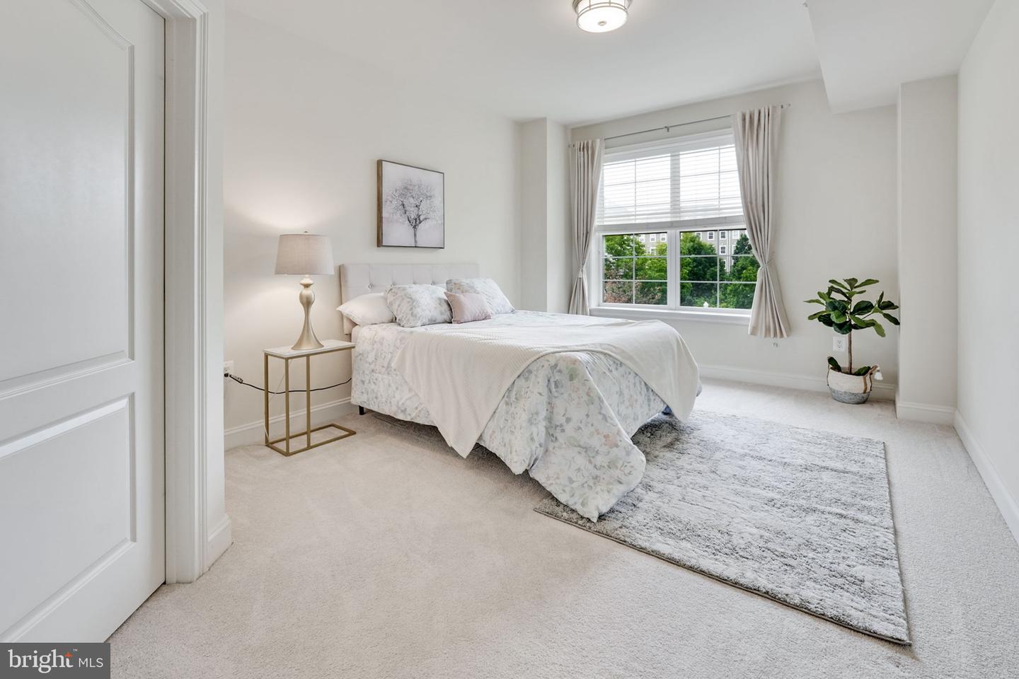 320 S West STREET Unit: 304