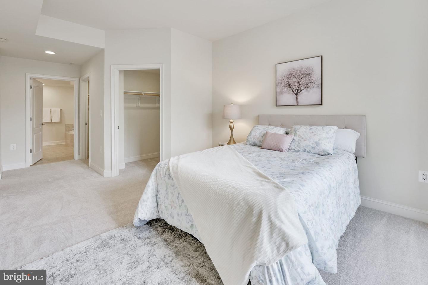 320 S West STREET Unit: 304