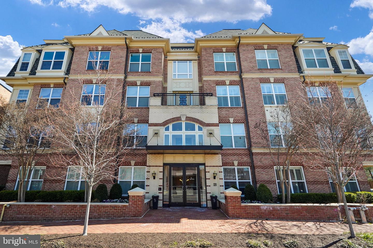 320 S West STREET Unit: 304