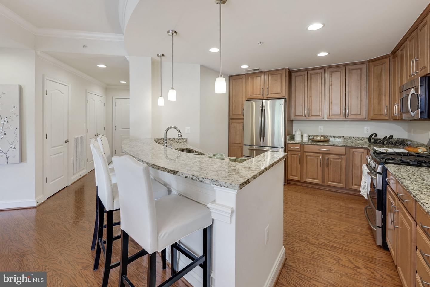 320 S West STREET Unit: 304